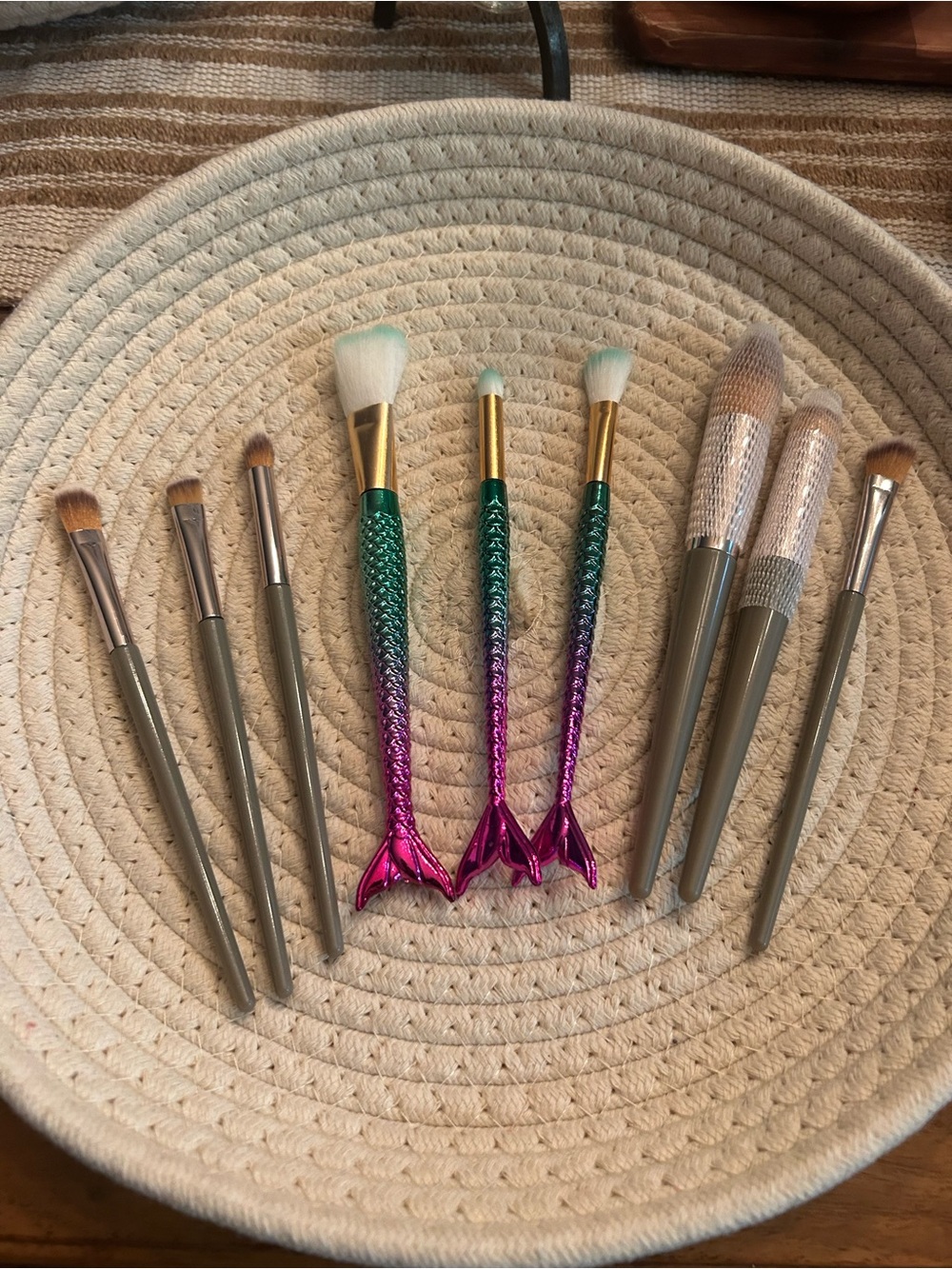 Mermaid Tail Makeup Brushes & 6 Brushes Different Sizes NWOT